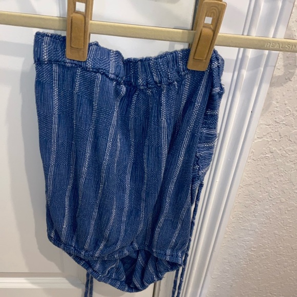 Elan Blue Striped Crop Top - Size Small - Square Neck & Spaghetti Straps - Picture 3 of 3